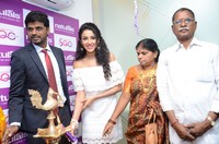 Priya Sree launches Naturals Salon at Mehdipatnam